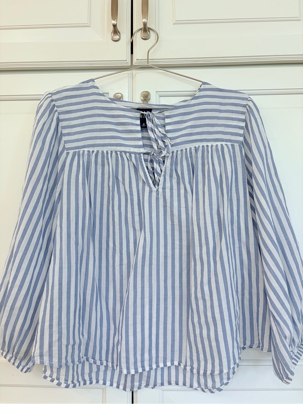 Gap Light Blue and White Striped Women’s bow tie Peasant Blouse size medium